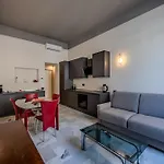 Laura Centre *